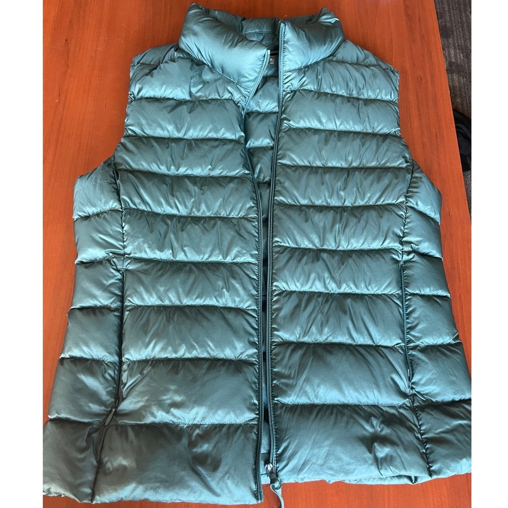 Uniqlo Ultra Light Down Vest Womens Small Green Puffer Quilted 211-409111